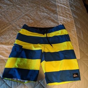 Quicksilver Shorts size 32 Men's Yellow Blue Striped